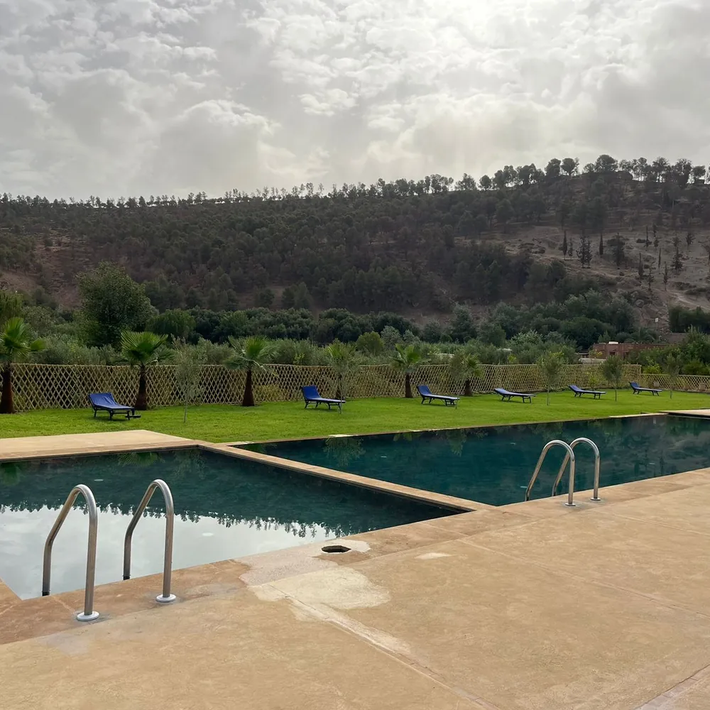 Outdoor swimming pool facing the mountains